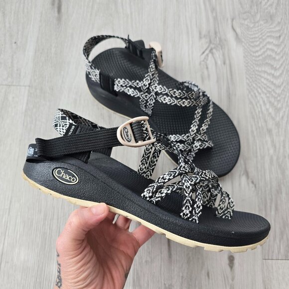 Chaco Shoes - Chaco | ZX/2 Cloud black white strappy outdoor hiking sandals | WMS 9